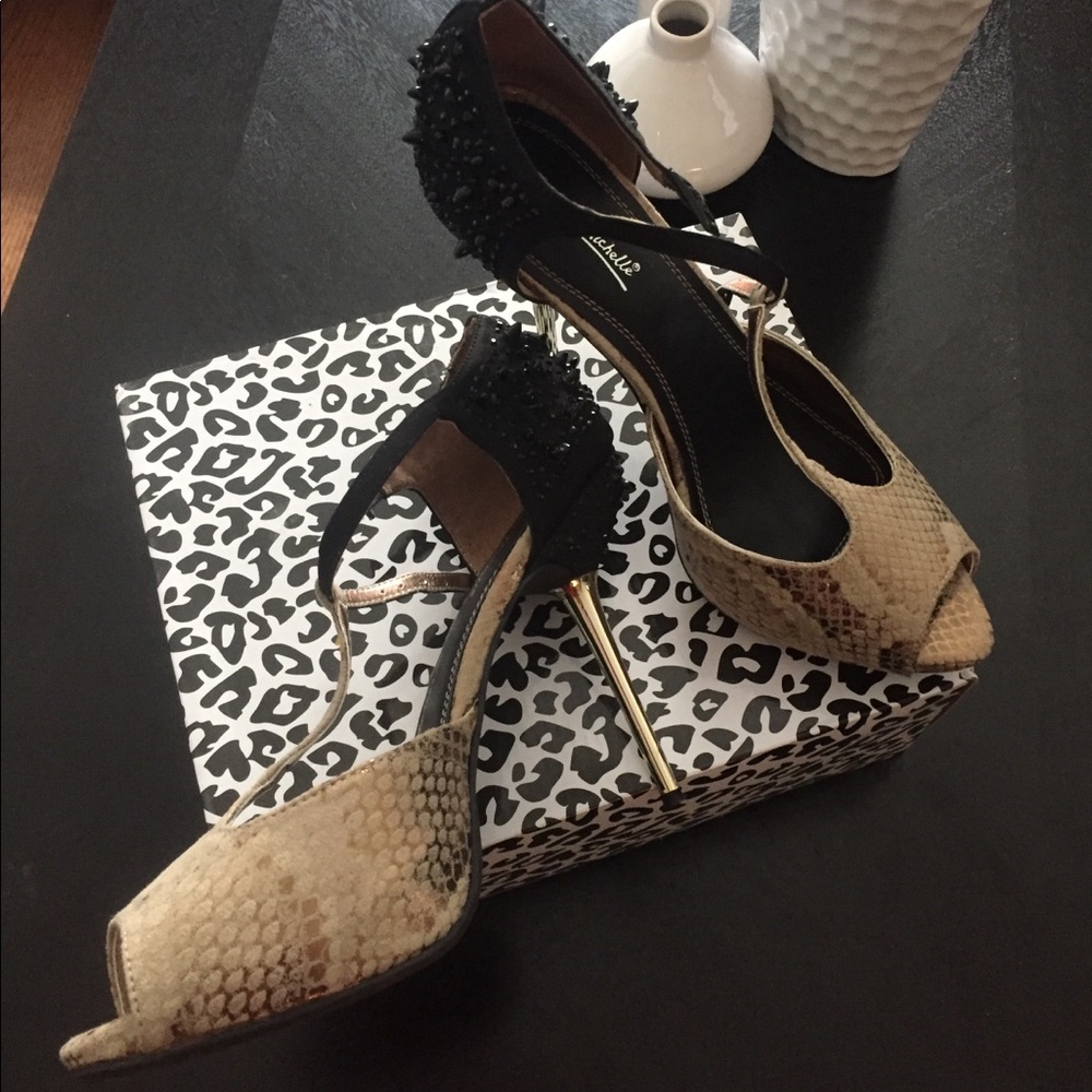 Anne Michelle peep toe heels
